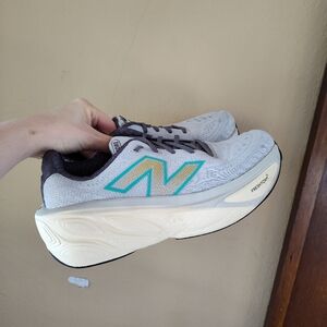 Size 10.5 WIDE 2E Men's New Balance Fresh Foam X More v5 Sneakers MMORLJ5 Grey